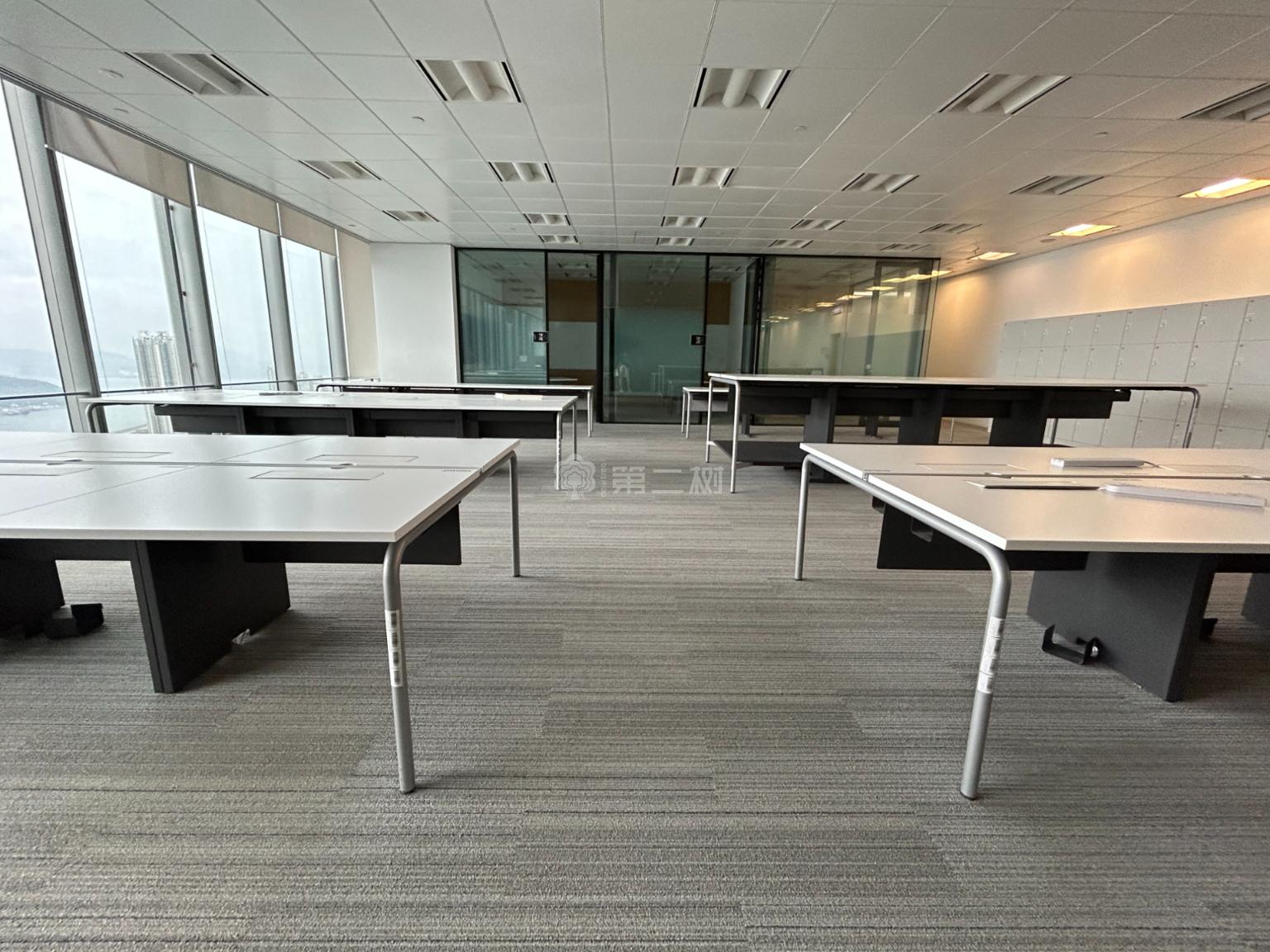 Steelcase Used Office Desks Computer Desks Staff Desks and Chairs Counter Sitting Screen Workstations